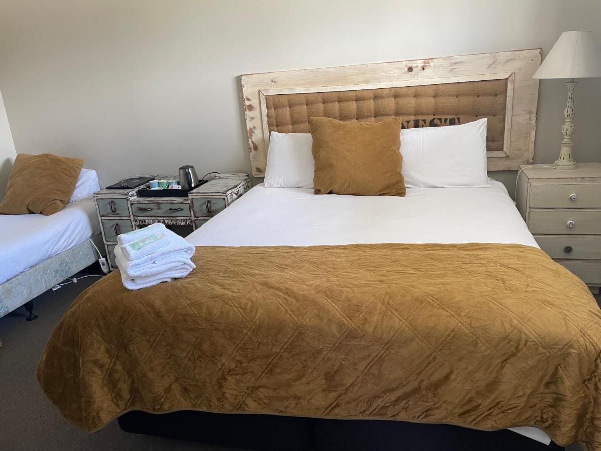 Piopio Fatowl Motel, Bar & Eatery מראה חיצוני תמונה